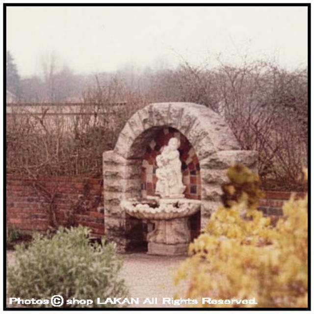 パピーニアゴスティーノ社 イタリア 石造 壁泉 ガーデン 